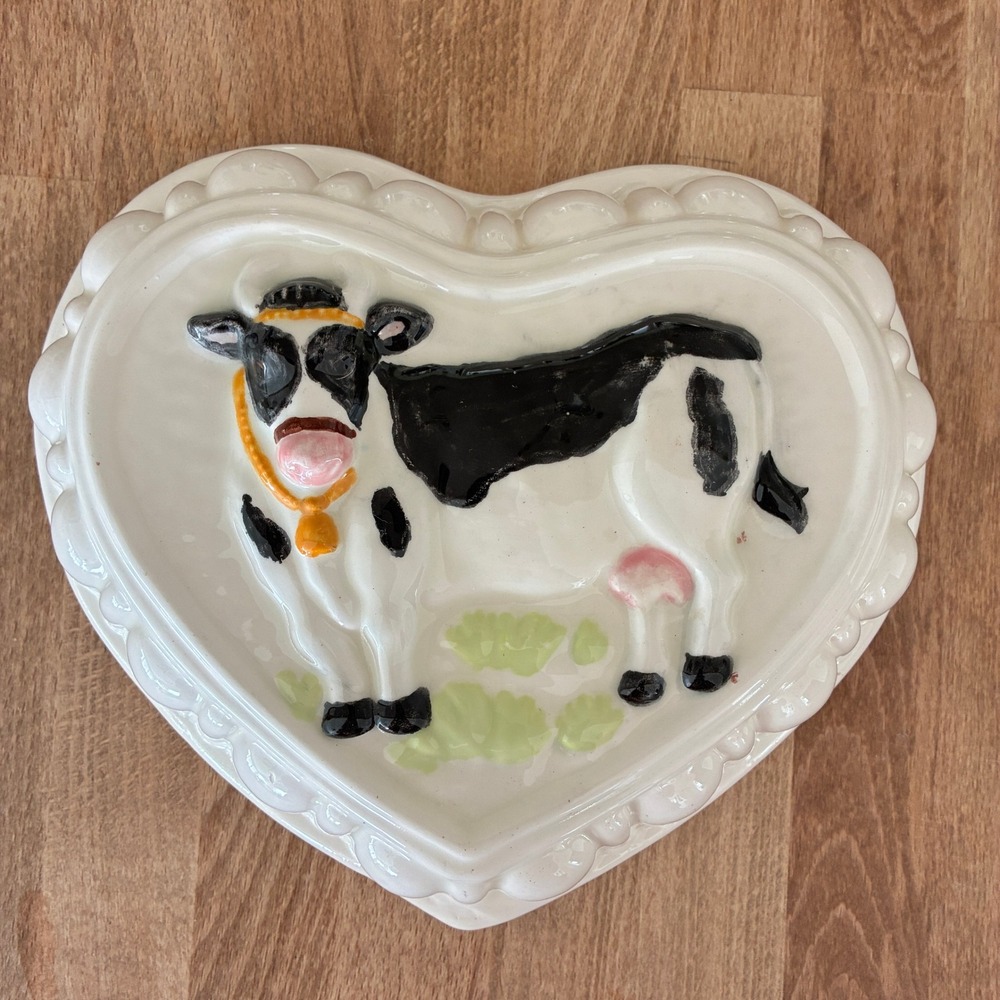 Vtg Heart Shaped Ceramic Cow Mold Farmhouse Decor Cottagecore White Black 9"x8"